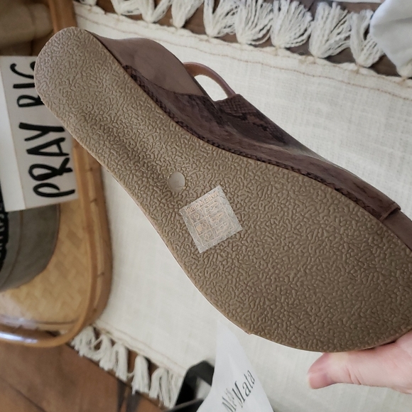 New In Box -Snakeskin Wedge - Picture 8 of 8